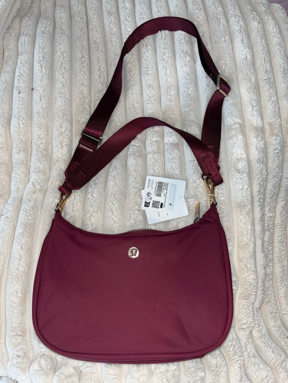 NWT Lulu Lemon Adjustable Mini Shoulder Bag in Burgundy